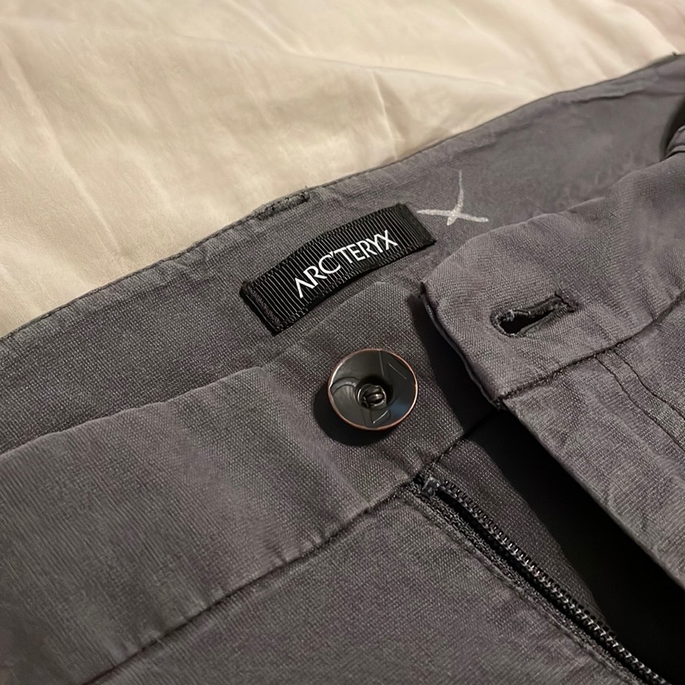 Men’s size 32, Arc’teryx Arlin Chino Pant, gray